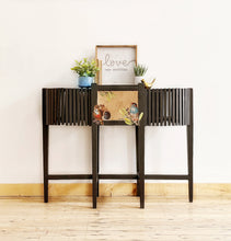Load image into Gallery viewer, Modern vintage solid wood planter stand storage beverage table